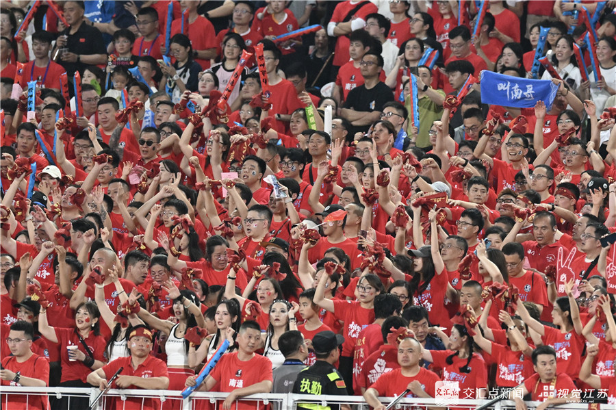 热门球队迎战,赛场上的精彩瞬间令人惊叹的简单介绍 热门球队迎战,赛场上的精彩瞬间令人惊叹的简单介绍