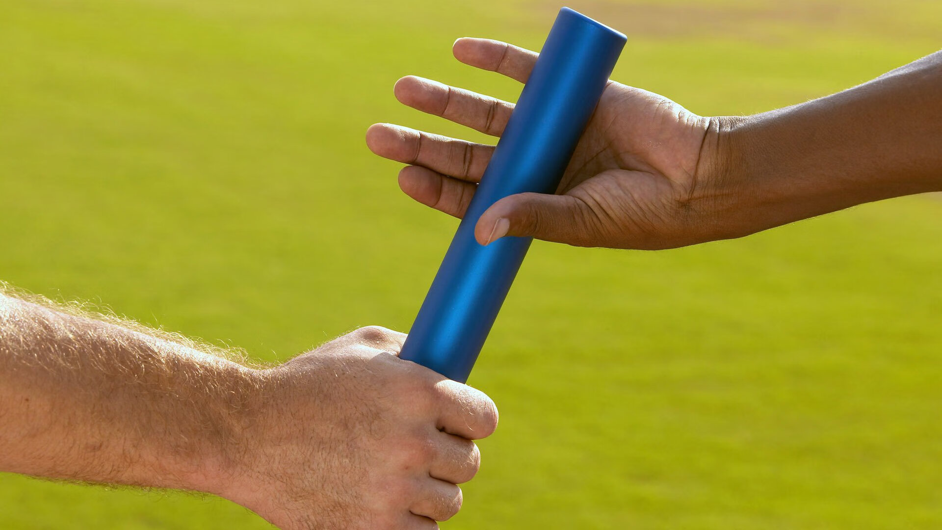 塞恩斯独舞摩纳哥，红牛二队逆袭记—一场颠覆预期的F1权力游戏